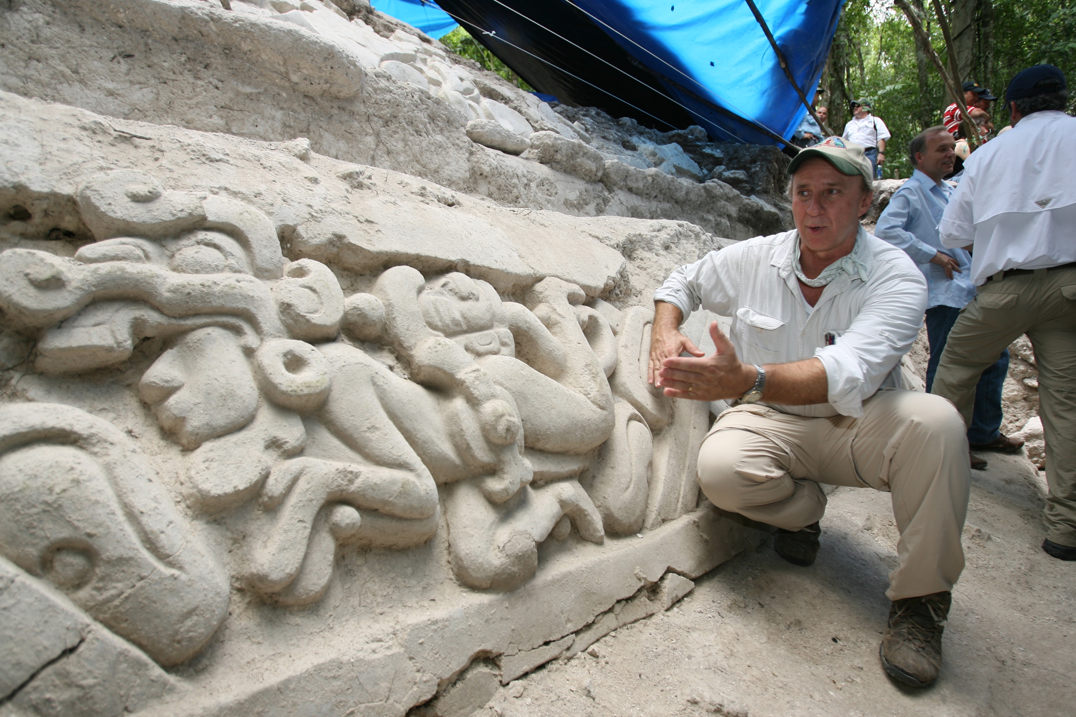 Una frisa gemela de La Danta, en el sitio arqueológico el Mirador, y cuyas dimensiones la colocan como la pirámide más grande del mundo. (Foto Hemeroteca PL)