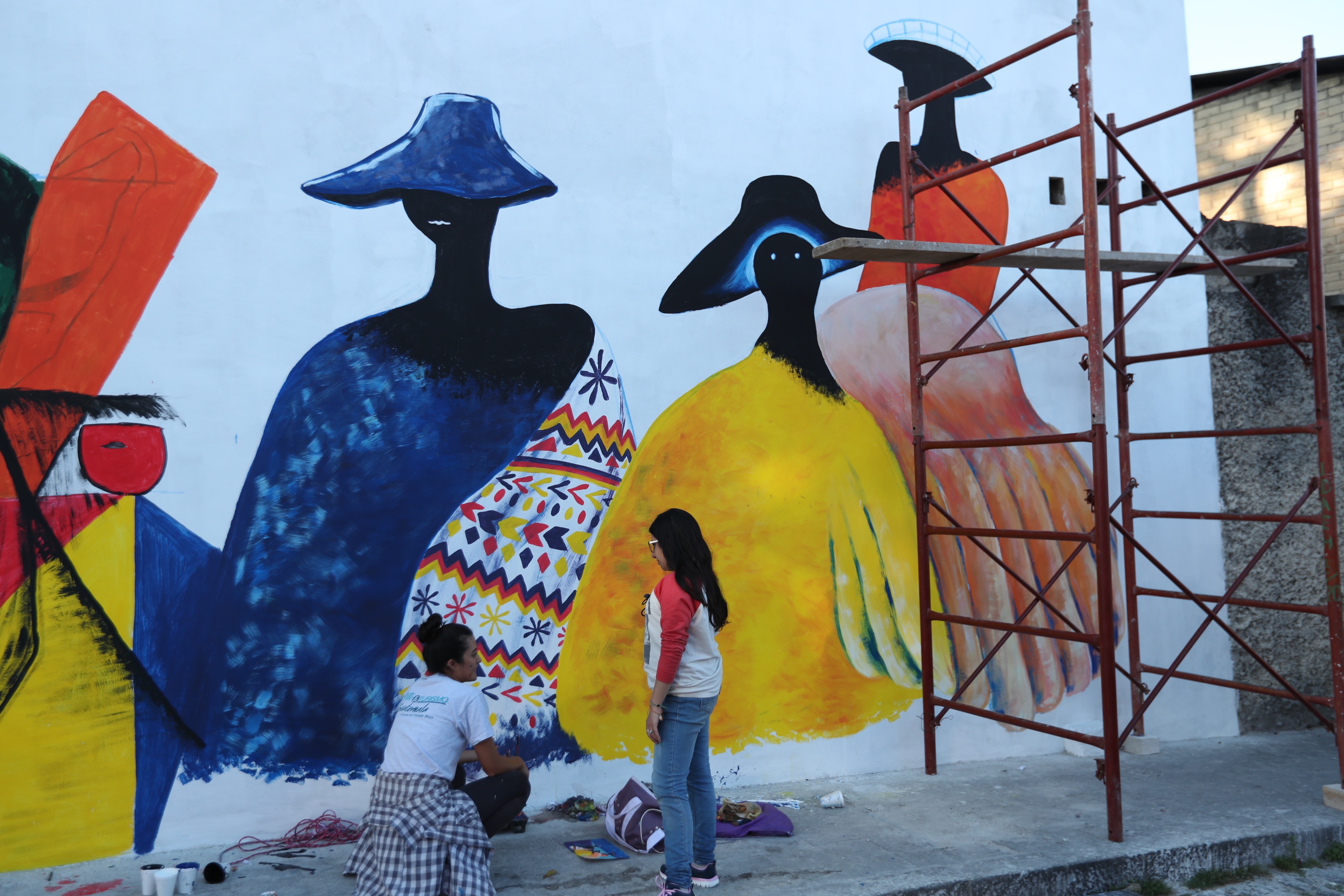 En la  12 avenida, zona 3 de Xela, se pueden observar algunos de los murales de Xela. (Foto Prensa Libre: María Longo)    