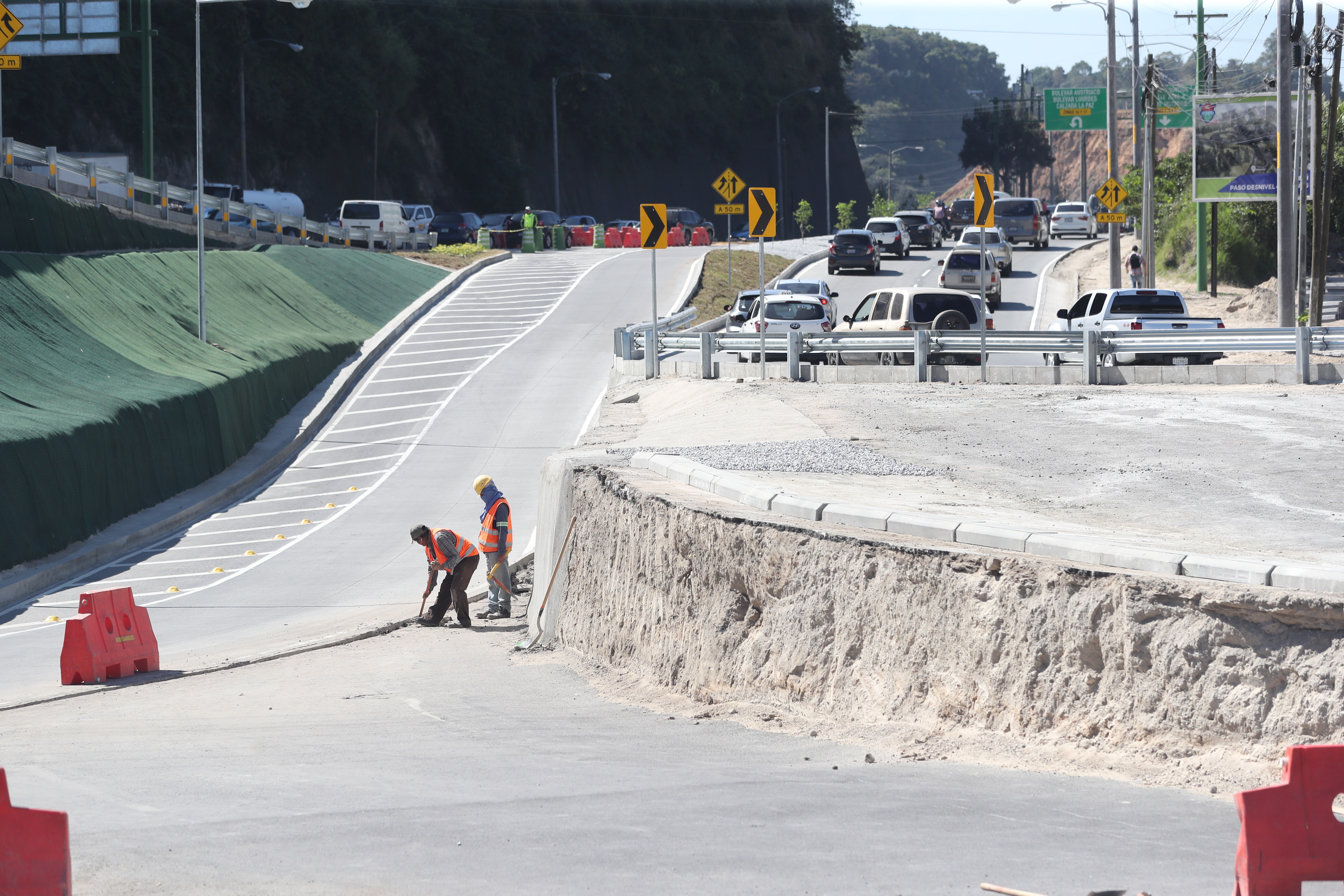 La AmCham conocen la propuesta de siete proyectos que buscan financiamiento por la vía del DFC con la iniciativa América Crece entre ellos la construcción de una carretera con peaje. (Foto Prensa Libre: Hemeroteca) 
