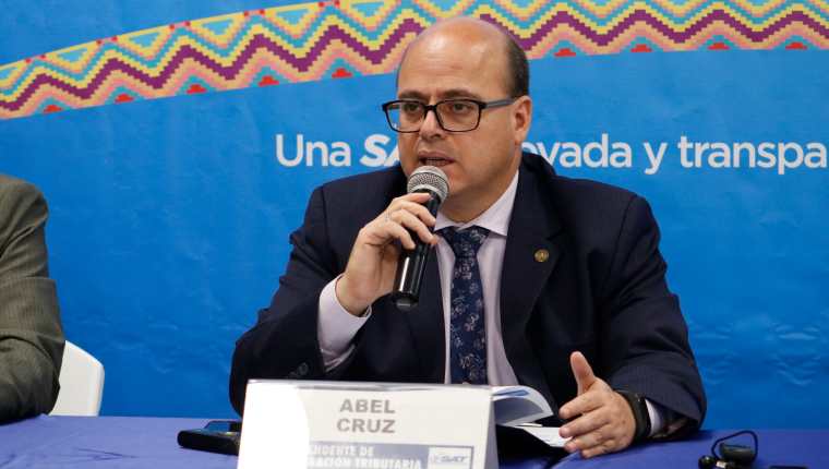 El jefe de la SAT, Abel Cruz Calderón, fue evaluado por el Directorio, luego del desempeño de su gestión. (Foto Prensa Libre: Hemeroteca)