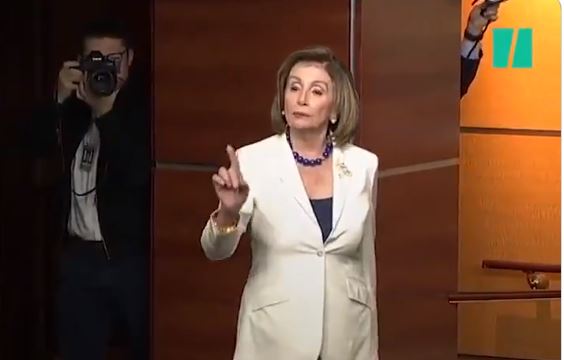 Nancy Pelosi llama “cobarde” a Donald Trump en su intento de defender a dreamers