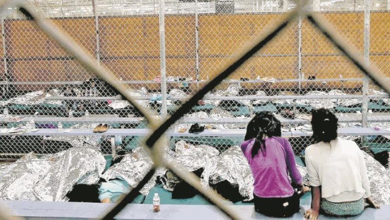 Niños y adolescentes migrantes permanecen detenidos sin compañía de sus padres. (Foto Prensa Libre: Hemeroteca PL)