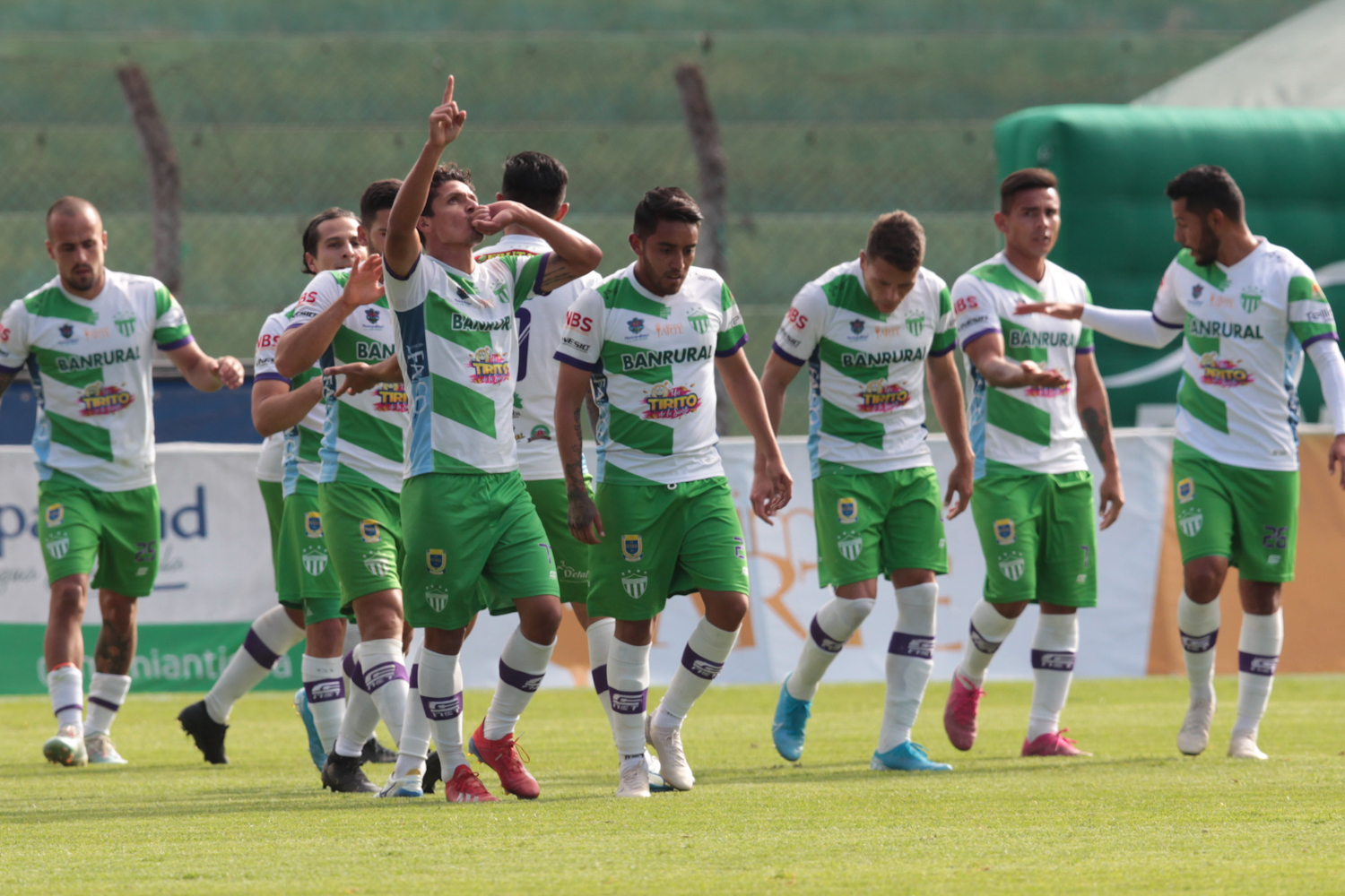 El delantero guatemalteco Jairo Arreola es un jugador efectivo para los coloniales. (Foto Prensa Libre: Norvin Mendoza)