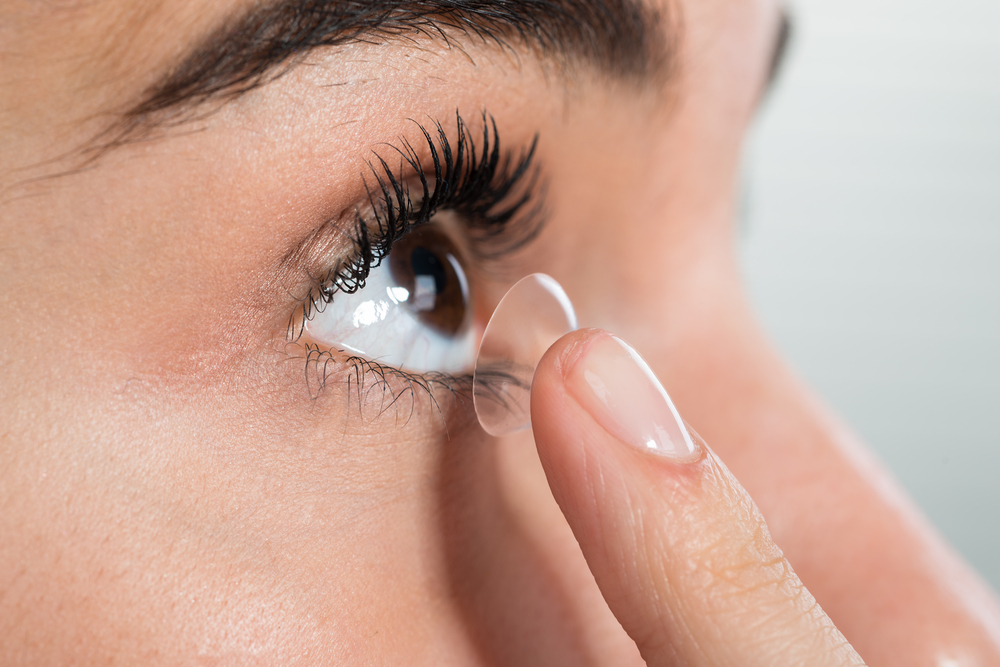 Tome en cuenta estos consejos para comprar los lentes de contacto adecuados según sus problemas de la vista. (Prensa Libre: Shutterstock)