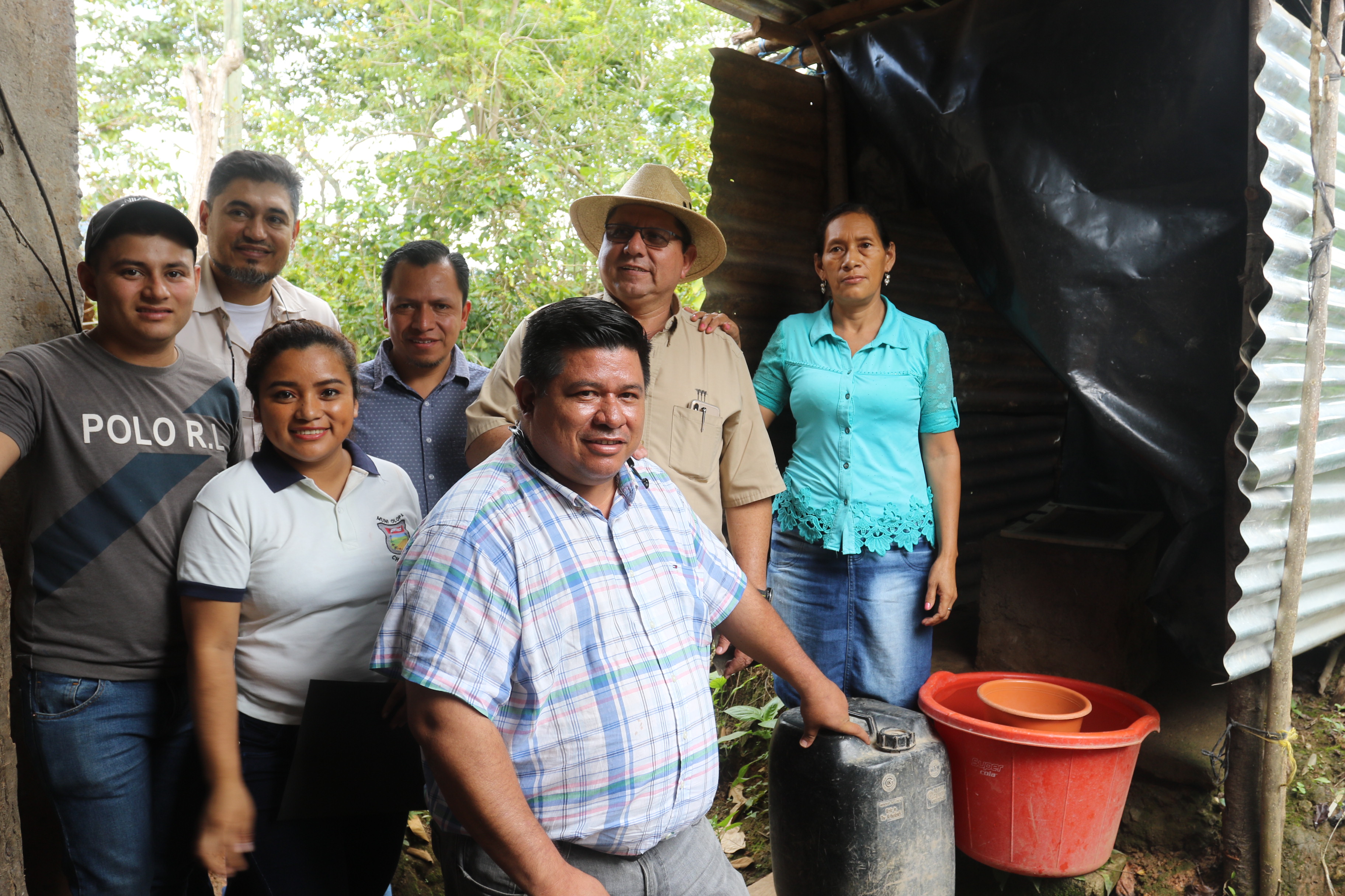 Vecinos de la región Chortí en Chiquimula, cuentan con un ambiente más saludable al instalar servicios sanitarios en sus viviendas. (Foto Prensa Libre: Dony Stewart)