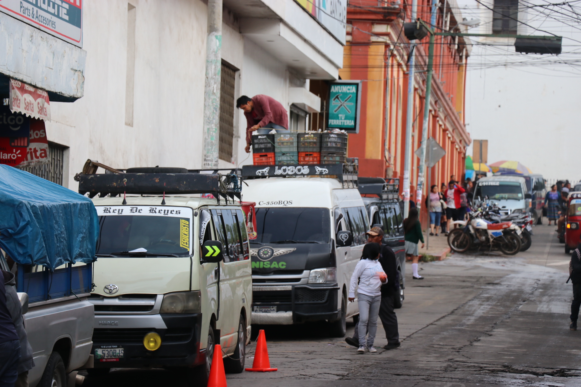 Terminal de microbuses, ubicada en el centro de Santa Cruz del Quiché. (Foto Prensa Libre: Héctor Cordero)