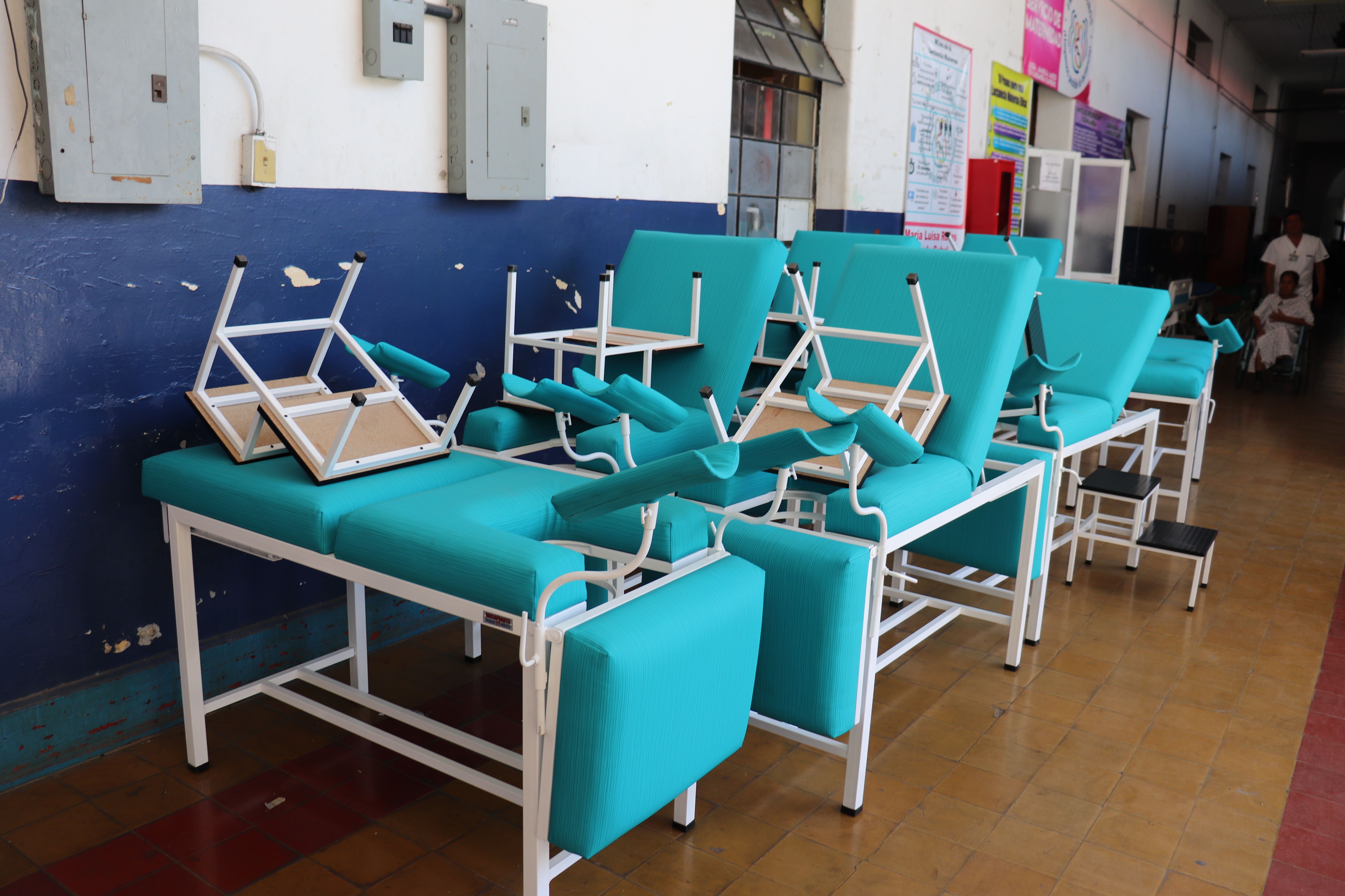 Entre el mobiliario y equipo que Salud compró hay un lote de camillas para el área de maternidad. (Foto Prensa Libre: Marvin Tunchez)