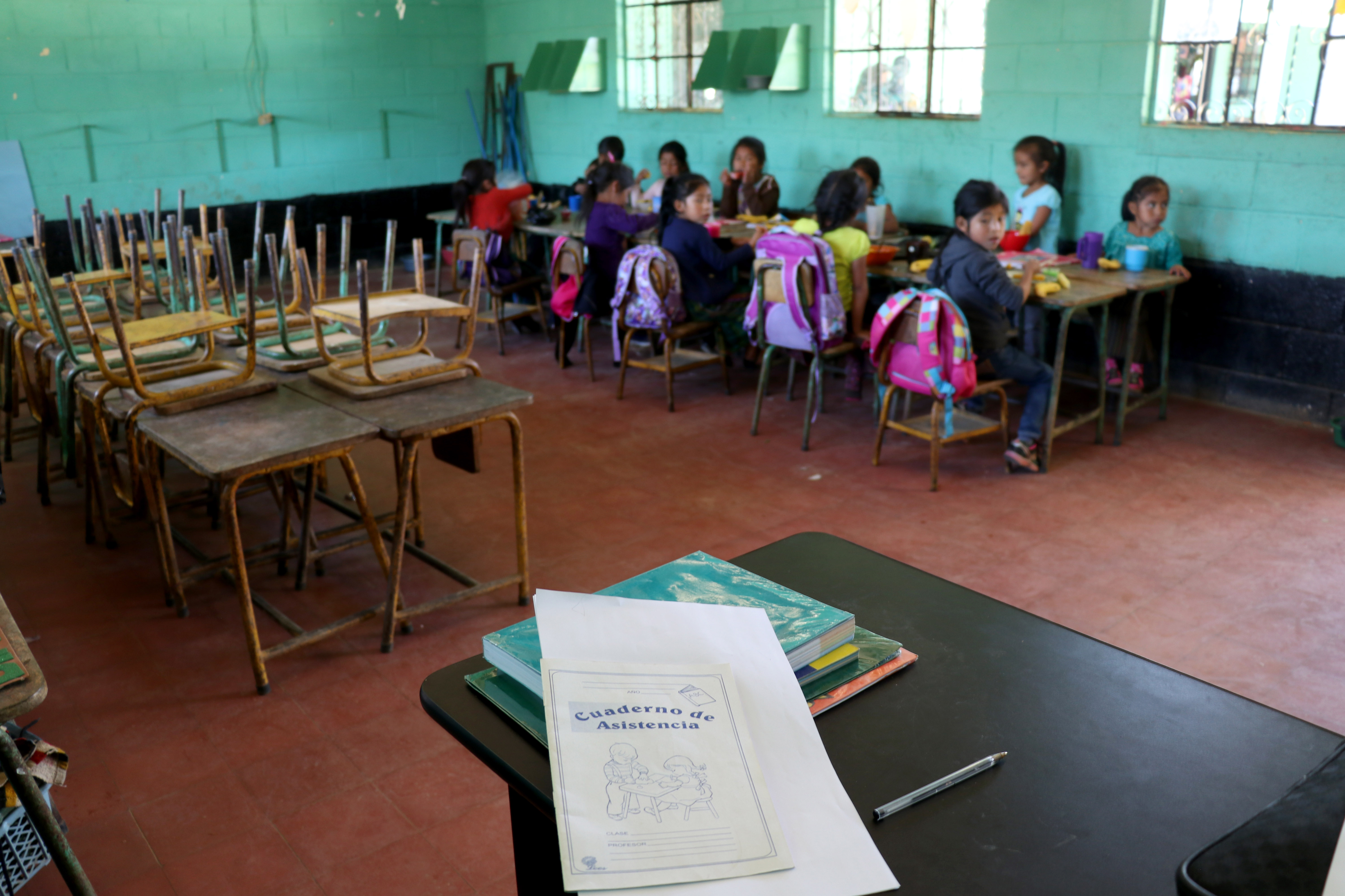 En escuelas primarias cada día 86 niños abandonan la escuela a nivel departamental, afirman autoridades educativas. (Foto Prensa Libre: Mike Castillo)