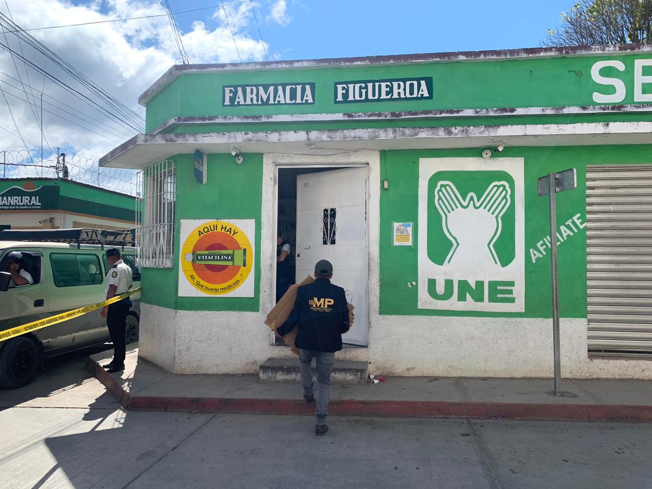 El Ministerio Público allanó la farmacia propiedad del padre del alcalde electo de Uspantán, Víctor Hugo Figueroa y del diputado electo por Quiché, Herbert Figueroa. (Foto Prensa Libre: cortesía MP)