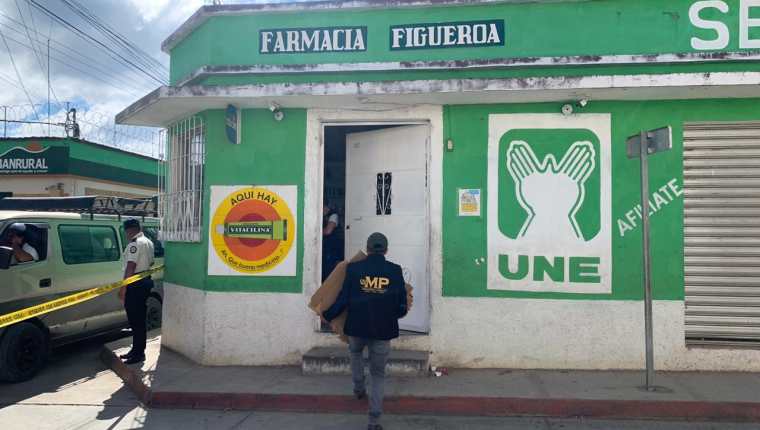El Ministerio Público allanó la farmacia propiedad del padre del alcalde electo de Uspantán, Víctor Hugo Figueroa y del diputado electo por Quiché, Herbert Figueroa. (Foto Prensa Libre: cortesía MP)