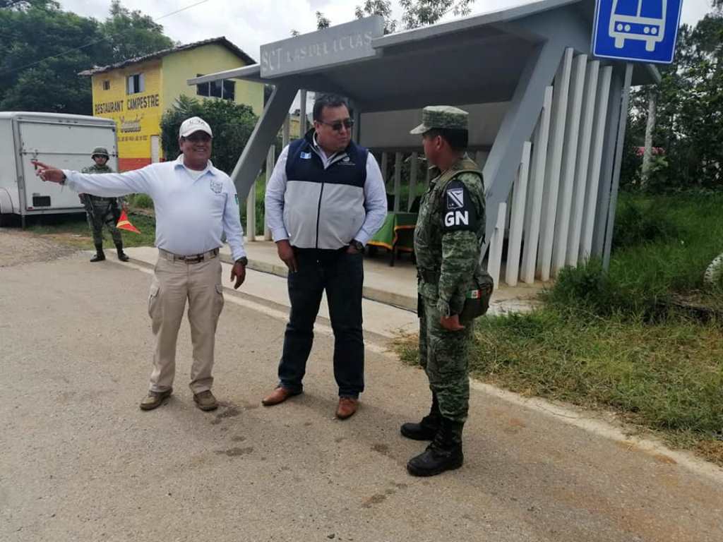 Cónsul de Guatemala en Comitán de Domínguez, Chiapas, visitó un puesto de control de Migración en frontera con Guatemala. (Foto Prensa Libre: Cortesía) 