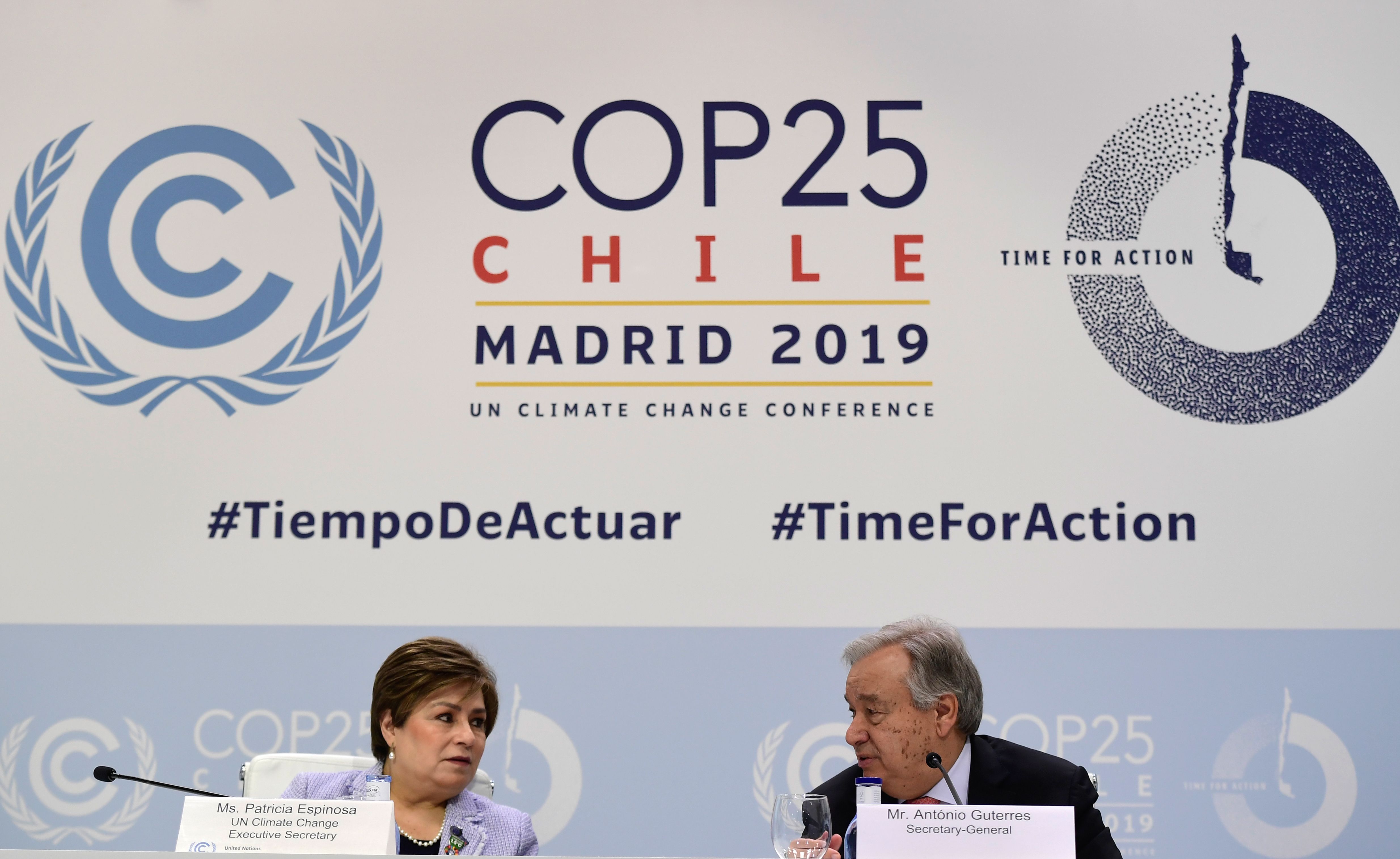 El Secretario General de las Naciones Unidas, Antonio Guterres y la Secretaria Ejecutiva del Cambio Climático de la ONU, Patricia Espinosa, celebran una conferencia de prensa previó a la inauguración de la Conferencia de las ONU sobre el cambio climático COP25. (Foto, Prensa Libre: AFP).