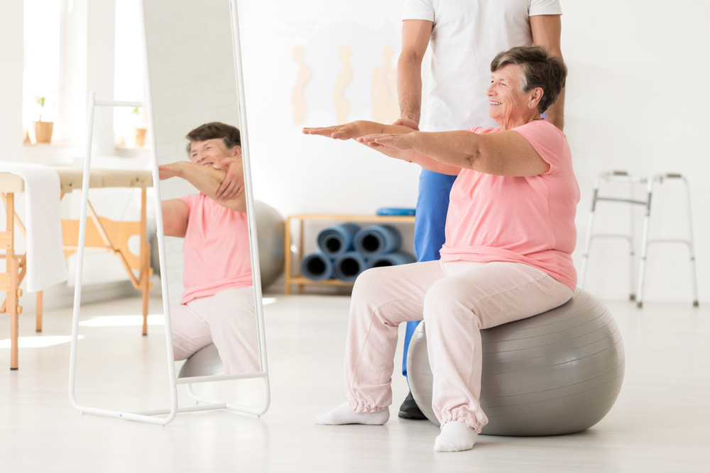 Los adultos mayores deben realizar actividad física para conservar su salud física y mental. (Foto Prensa Libre: Shutterstock)