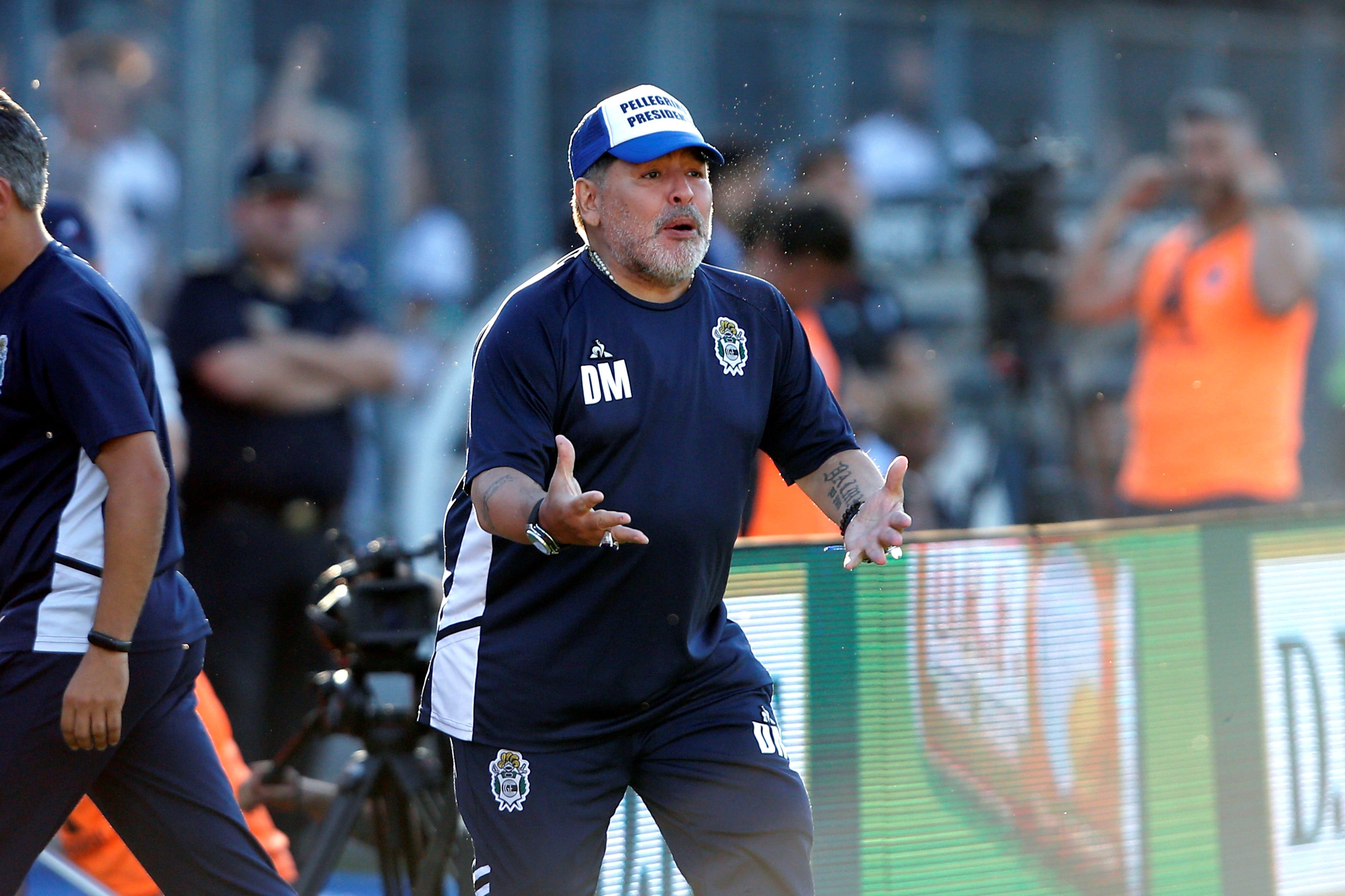 Diego Armando Maradona es el actual entrenador de Gimnasia y Esgrima. (Foto Prensa Libre: EFE)