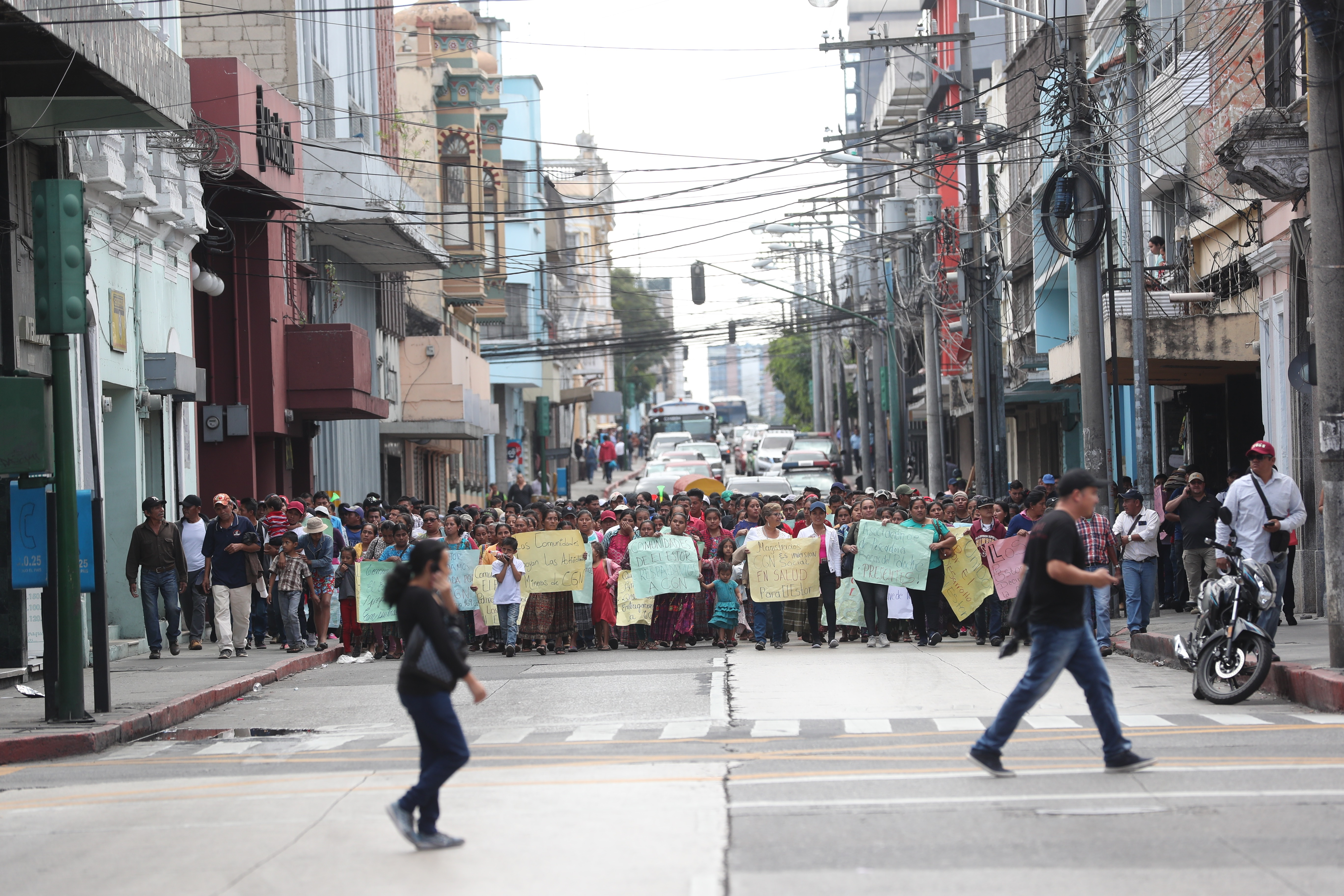 Varios sectores de la zona 1 capitalina se encuentran bloqueados, lo que impacta en el tráfico vehicular. (Foto Prensa Libre: Érick Ávila)


Fotografa Erick Avila:                    11/12/2019