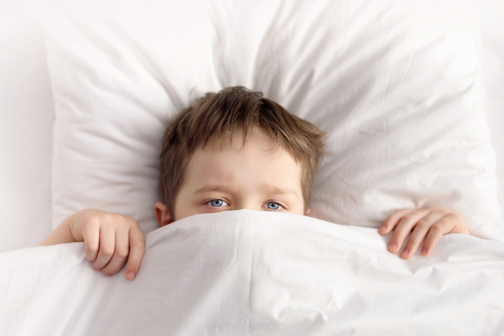 Los problemas para dormir son comunes en los niños. Algunas veces están relacionados al cambio de hábitos. (Foto Prensa Libre: Shutterstock)