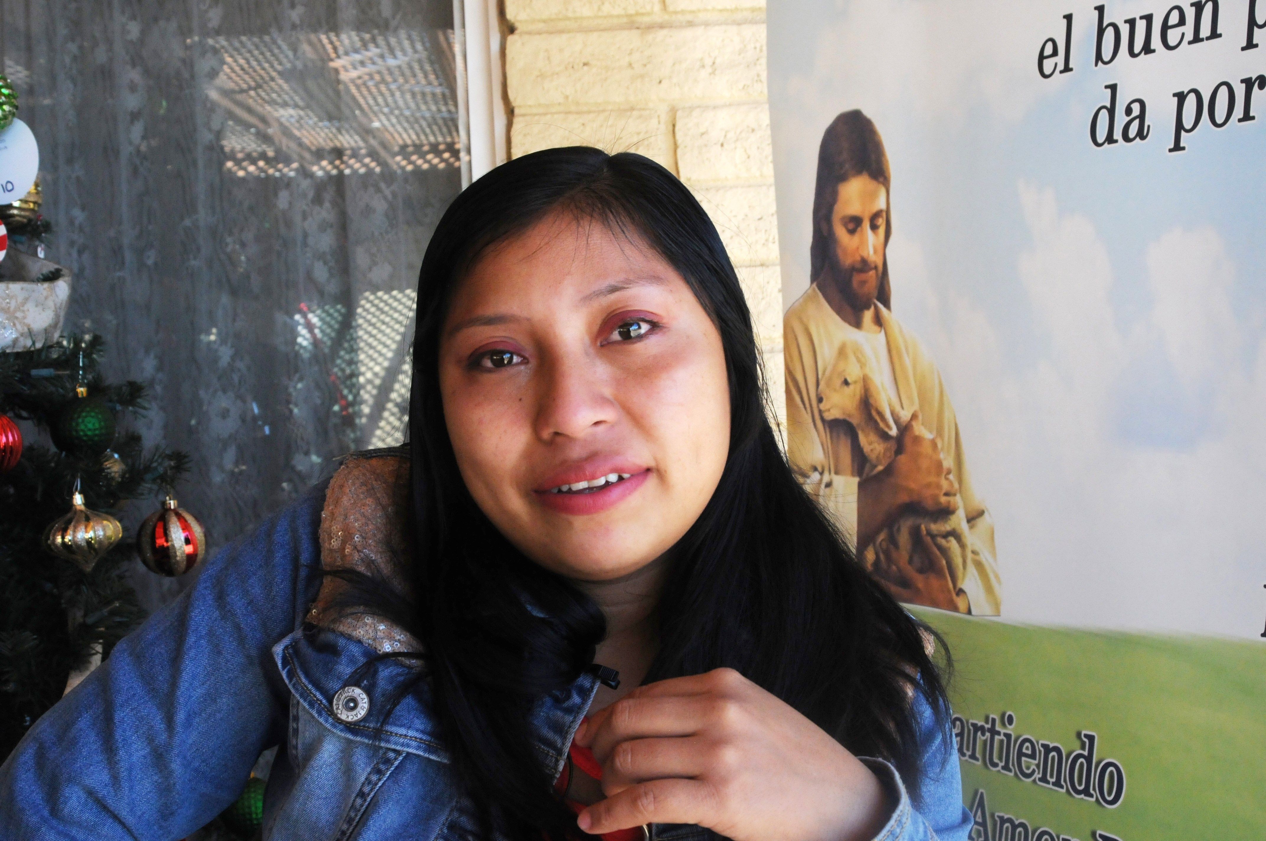 Victoria Bol Cohuoj, migrante guatemalteca, cuenta su experiencia, vive en una iglesia en Estados Unidos. (Foto, Prensa Libre: Efe).