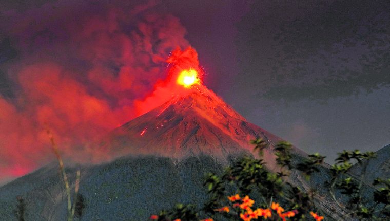 El Volcán de Fuego es uno de los más activo del país. (Foto Hemeroteca PL) 
