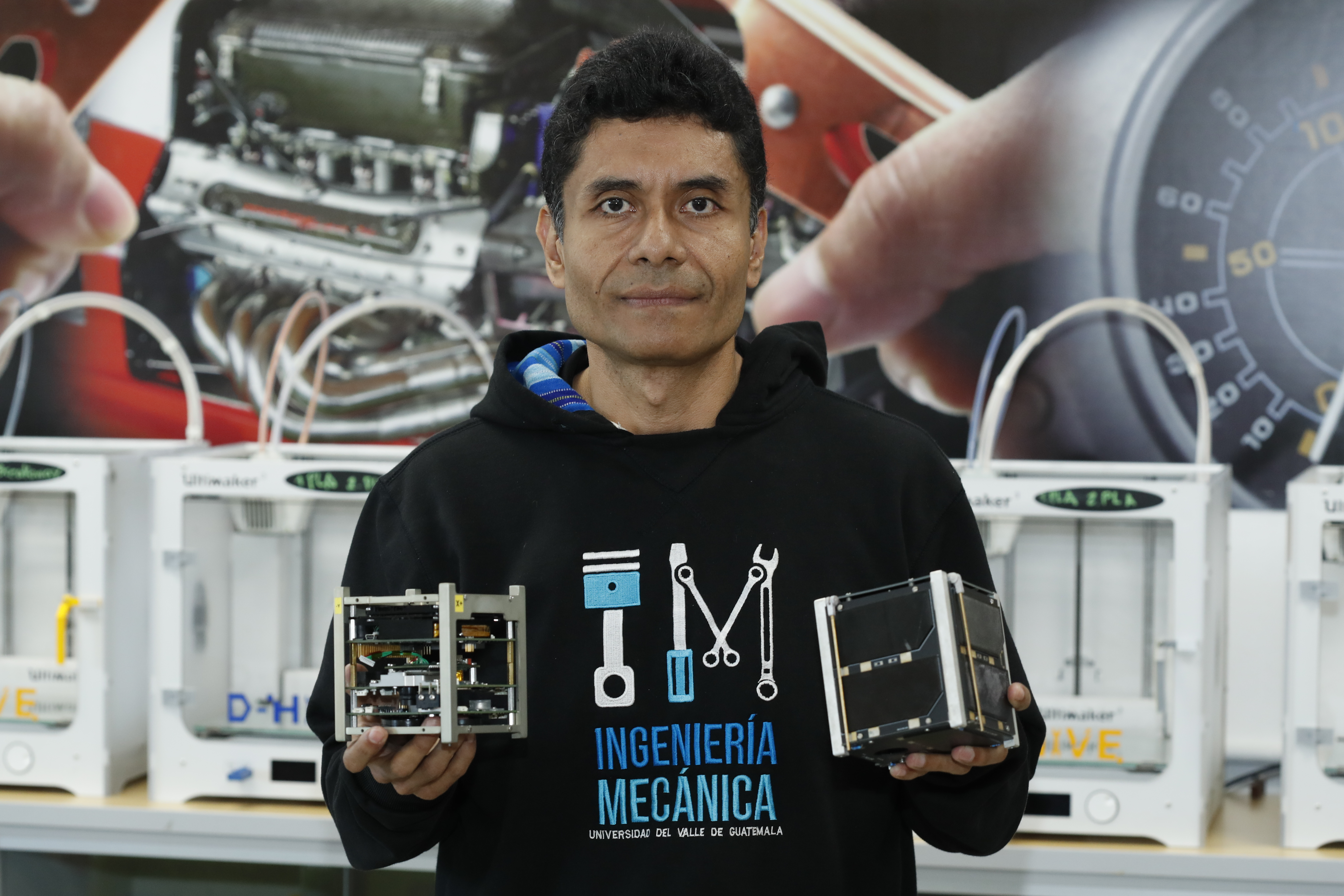 Víctor Ayerdi, director de Ingeniería Mecánica de la UVG y codirector del satélite guatemalteco CubeSat. (Foto Prensa Libre: Esbin García). 