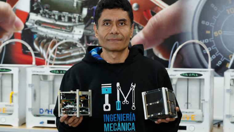 Víctor Ayerdi, director de Ingeniería Mecánica de la UVG y codirector del satélite guatemalteco CubeSat. (Foto Prensa Libre: Esbin García). 