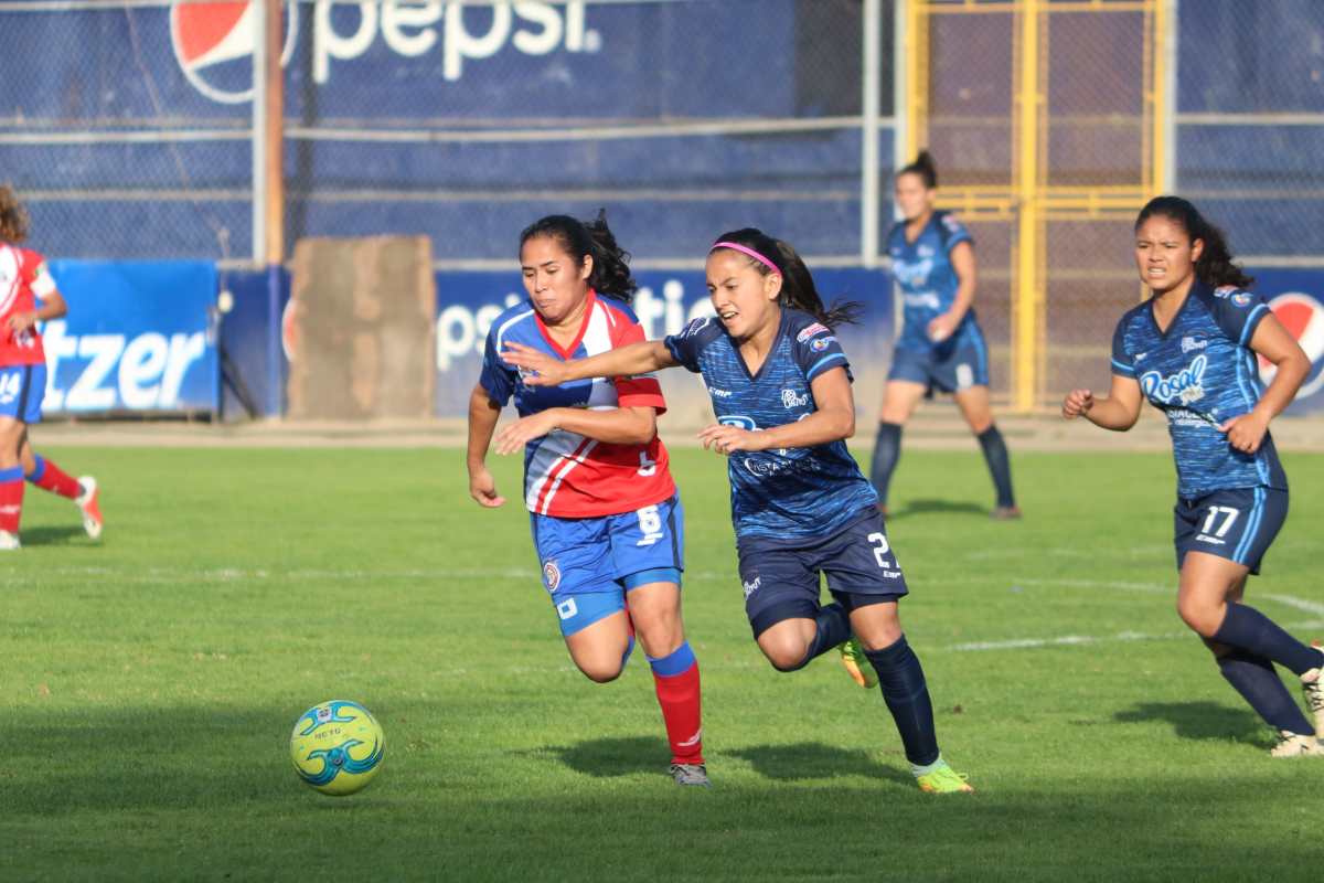Deportivo Xela y Unifut jugarán su novena final por la supremacía del futbol femenino