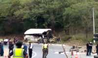 El accidente se produjo en el kilómetro 172.5 de la ruta al Atlántico en jurisdicción de Gualán, Zacapa. (Foto Prensa Libre: Cortesía Provial)