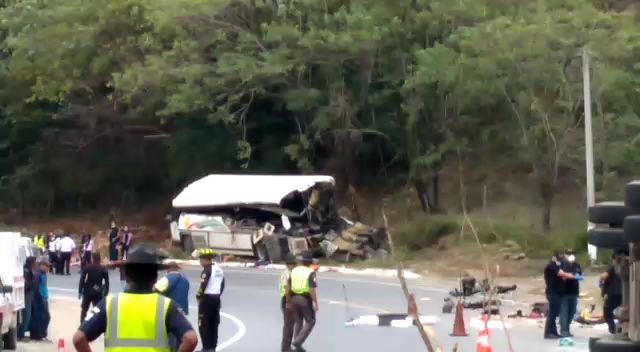 Pilotos de bus y tráiler involucrados en accidente en Gualán podrían declarar después de Navidad