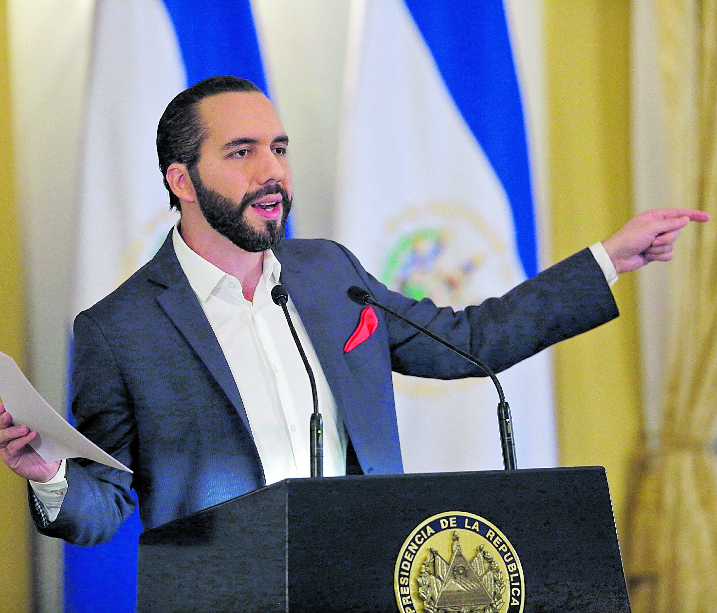 El presidente de El Salvador, Nayib Bukele, trabaja en nueva ley de adopciones. (Foto Prensa Libre: EFE)
