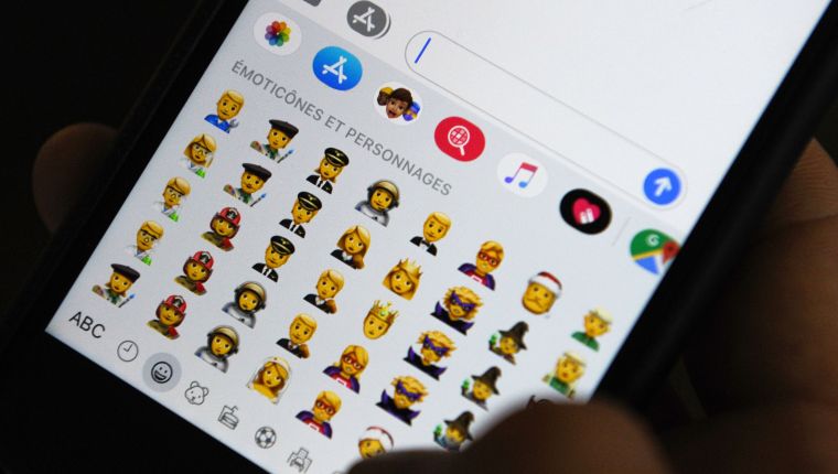 Los emojis tienen un impacto innegable en la comunicación diaria de todas las personas. (Foto Prensa Libre: AFP) 