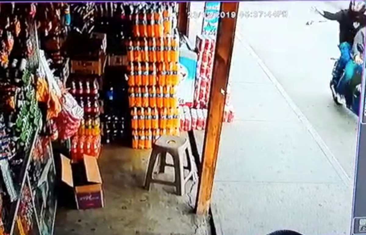 Video: Así fue como desconocidos tiraron una granada a una tienda en ruta al Atlántico