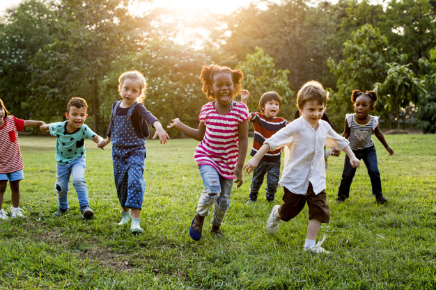 La actividad física en los niños es tan importante como el descanso. (Foto Prensa Libre: Shutterstock)