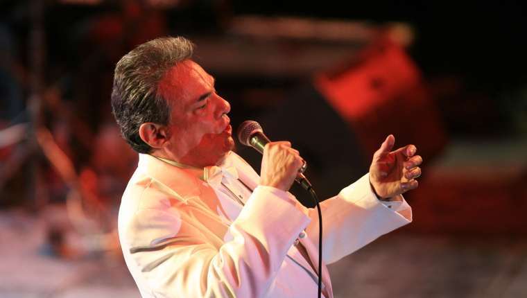 "El príncipe de la canción" falleció el 28 de septiembre a los 71 años. (Foto Prensa Libre: Hemeroteca PL)
