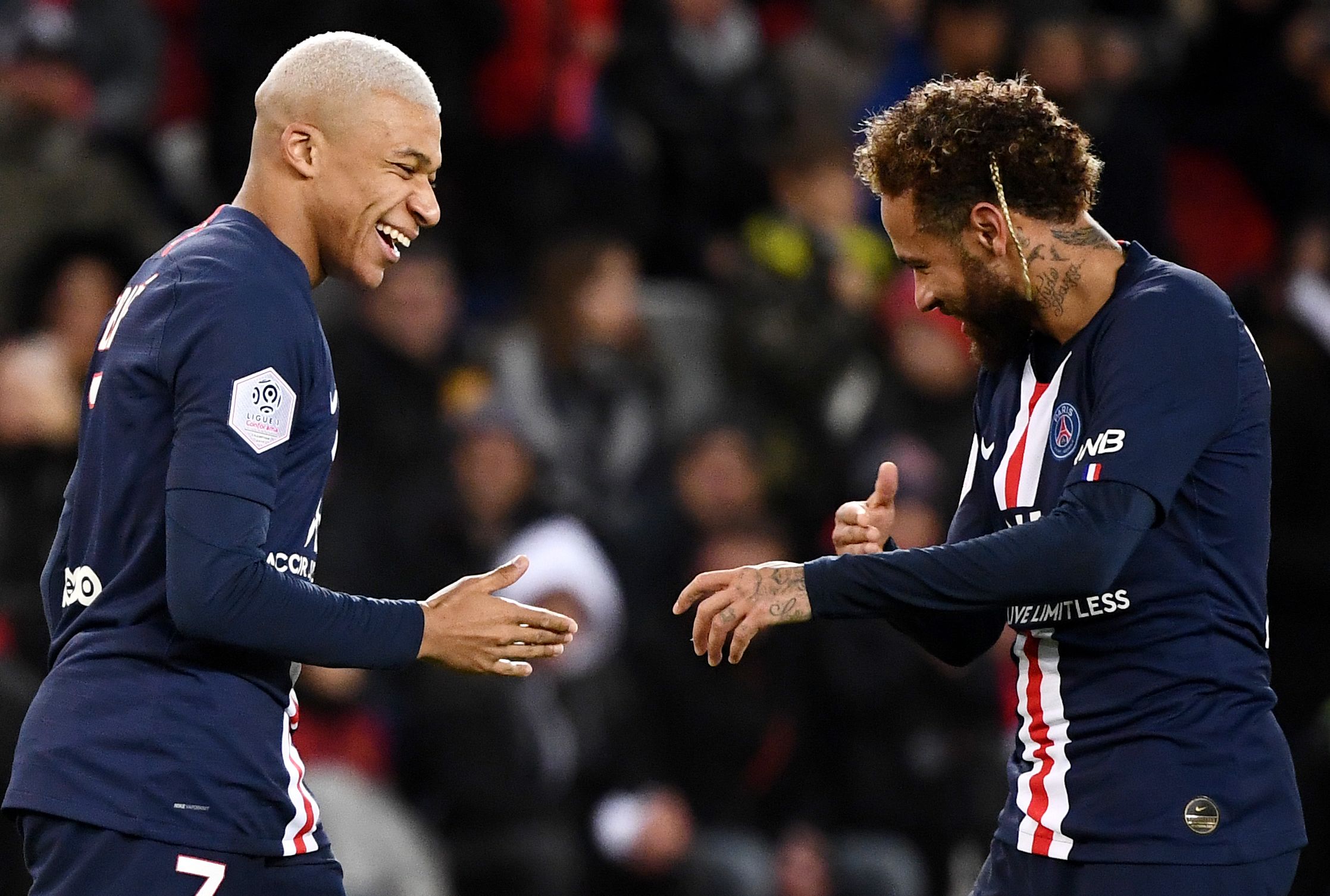 Kylian Mbappé se ha convertido en una de las piezas claves en el París Saint Germain, junto al astro brasileño Neymar. (Foto Prensa Libre: AFP).