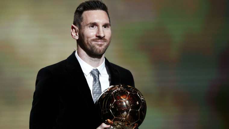 Lionel Messi gana su sexto Balón de Oro. (Foto Prensa Libre: EFE)

