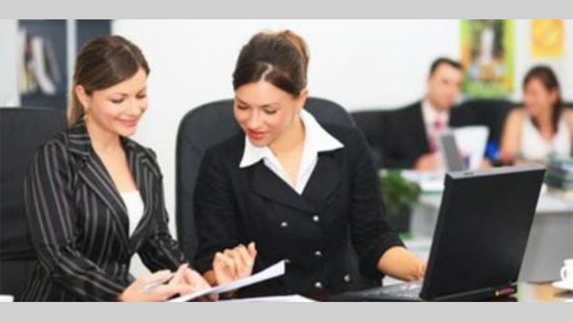 Cuatro de cada 10 directivas opinan que tienen las mismas dificultades que sus compañeros hombres para conciliar su vida personal, familiar y profesional. (Foto Prensa Libre: Shutterstock)