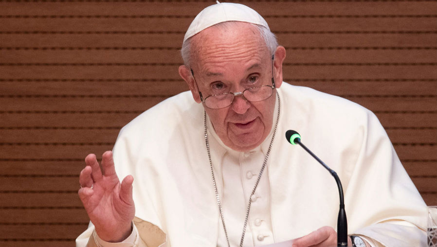 El papa Francisco levanta el secreto pontificio sobre agresiones sexuales. (Foto Prensa Libre: AFP)
