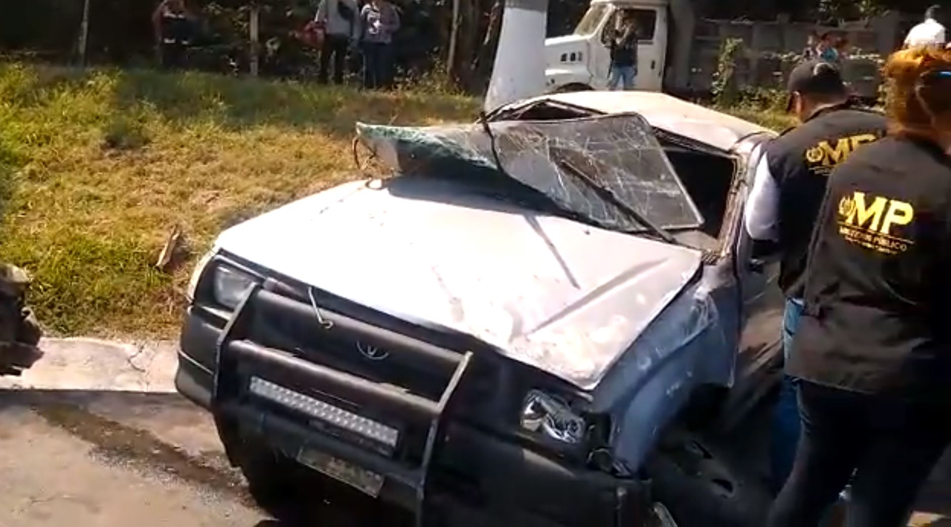 El choque se registró en el kilómetro 52.5 de la autopista a Palín, Escuintla. (Foto Prensa Libe: captura de pantalla)