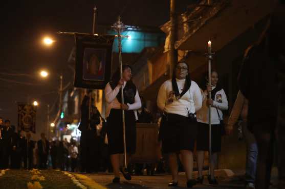 La iglesia La Recolección también lleva a cabo su rezado en honor a la Virgen de la Concepción. Foto Prensa Libre: Óscar Rivas