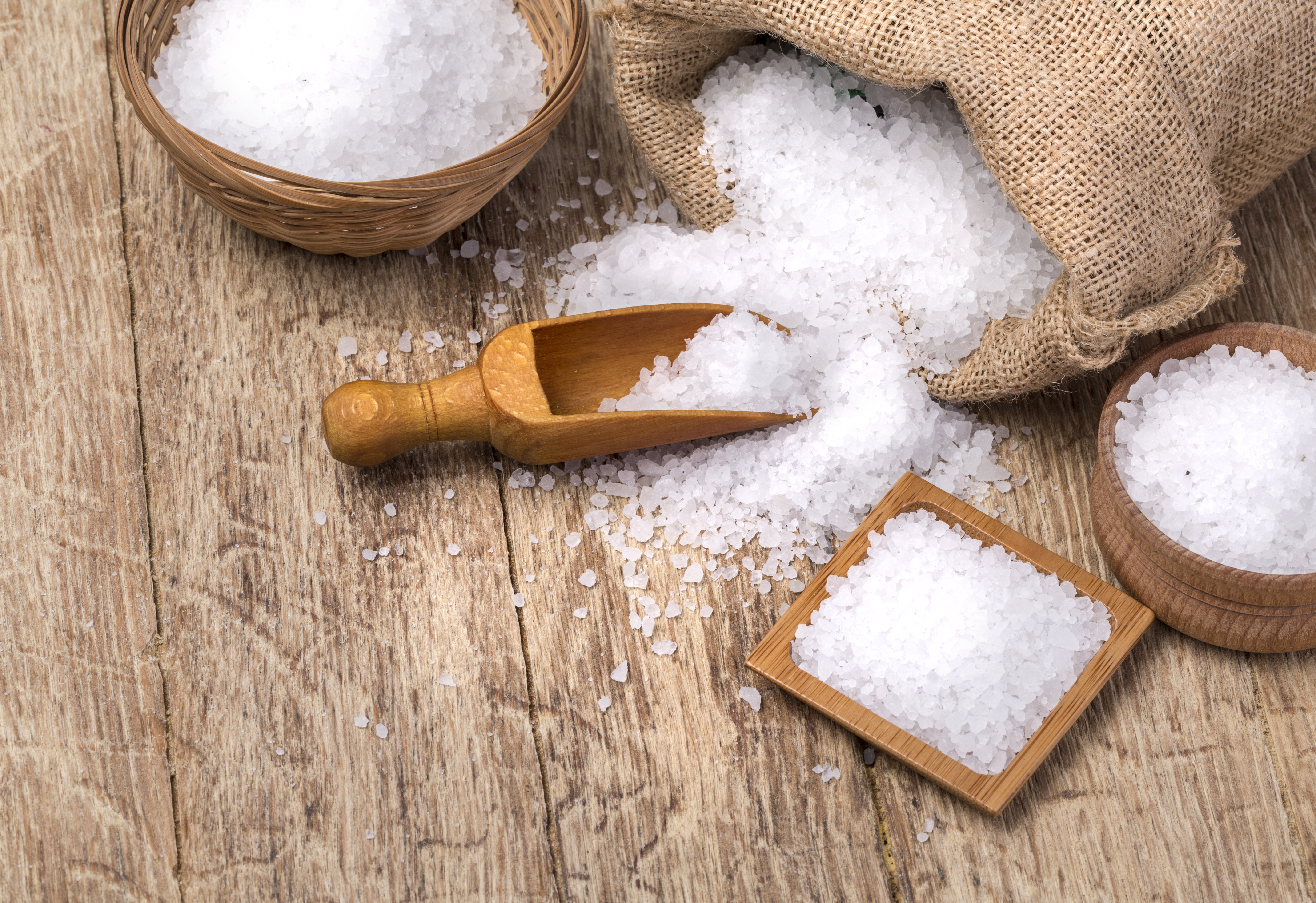 La sal es uno de los productos más consumidos por la población, y de esa cuenta se convierte en el vehículo adecuado para que el yodo y flúor sea consumido. (Foto Prensa Libre: Hemeroteca PL)