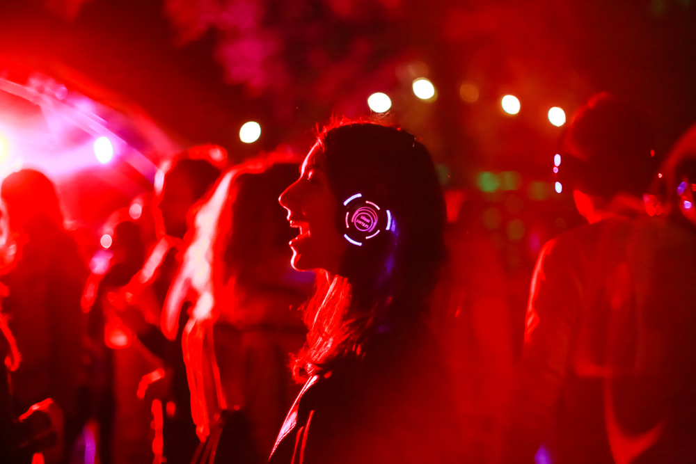 Este tipo de actividaeds silenciosas empezaron a popularizarse en festivales de música electrónica alrededor del mundo. 
(Foto Prensa Libre: Shutterstock)