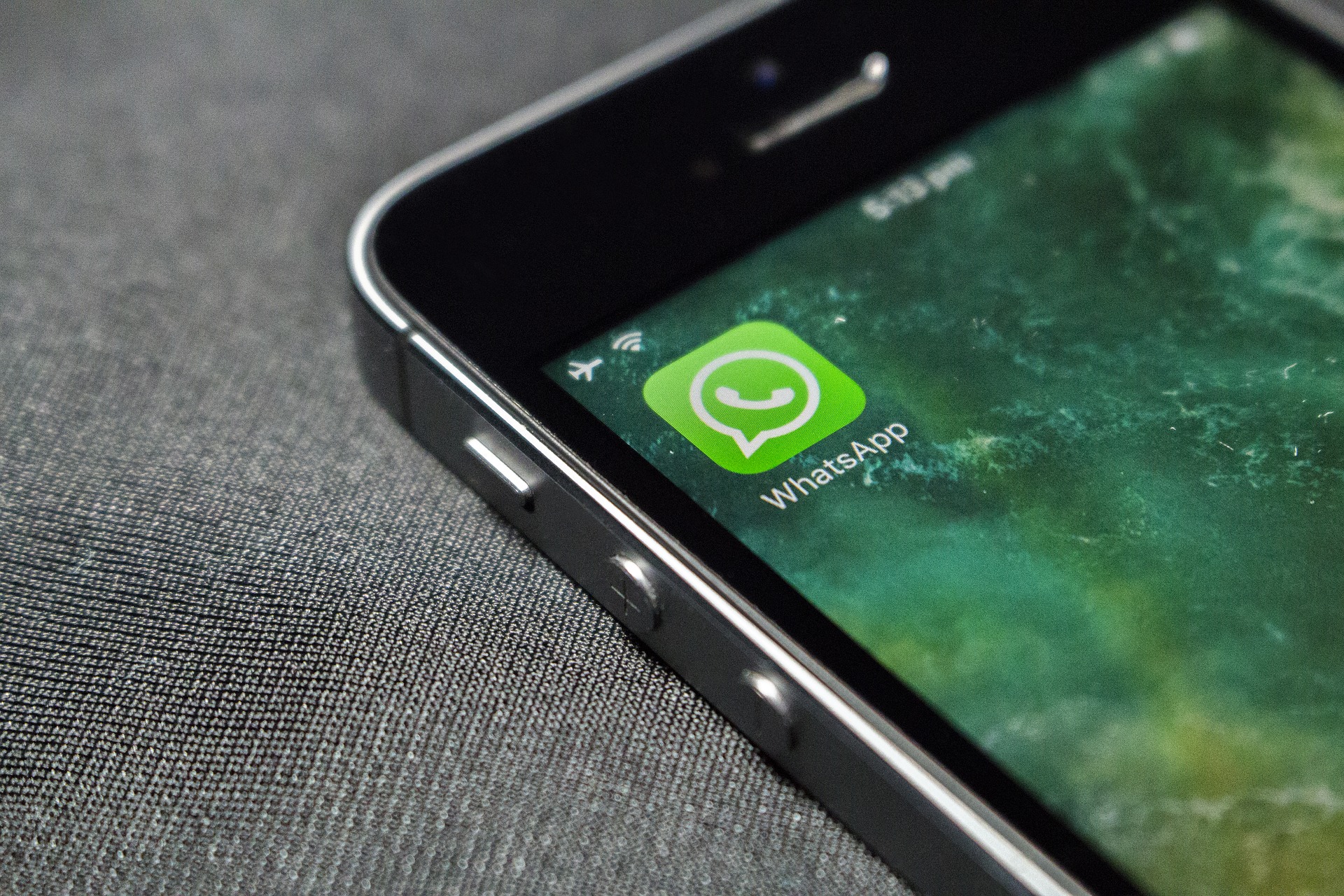 La función de Modo Oscuro en WhatsApp podría habilitarse en 2020. (Foto Prensa Libre: Pixabay)