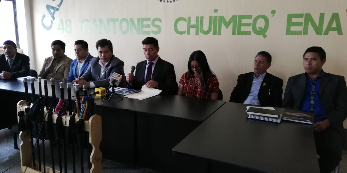 Junta directiva de los 48 cantones de Totonicapán rechaza  la participación exdiputados a la convocatoria a gobernador. (Foto Prensa Libre: Mynor Toc) 