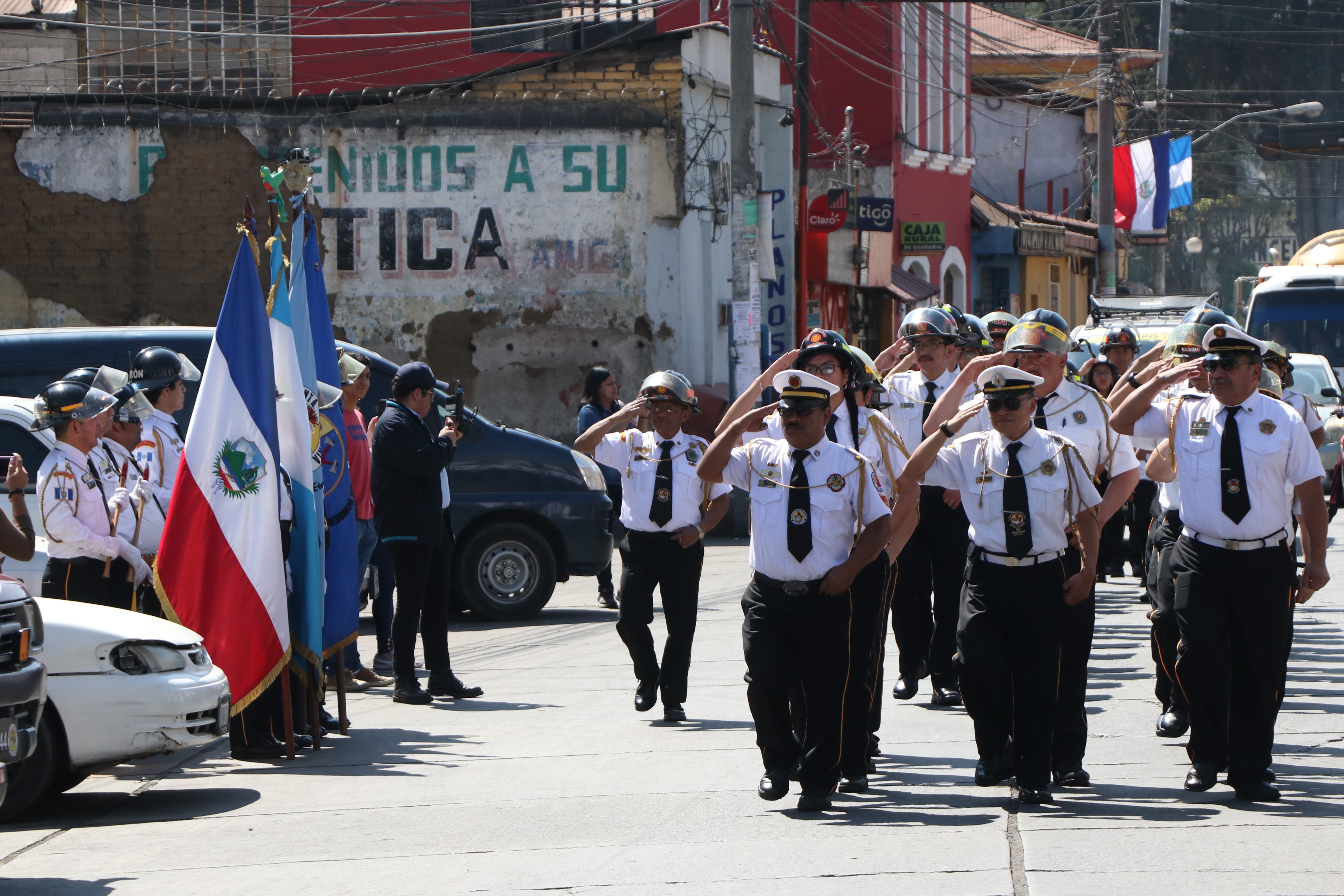 Para celebrar el 59 aniversario la institución de socorro organizó un desfile por las principales calles de Quetzaltenango. (Fotos Prensa Libre: Raúl Juárez)