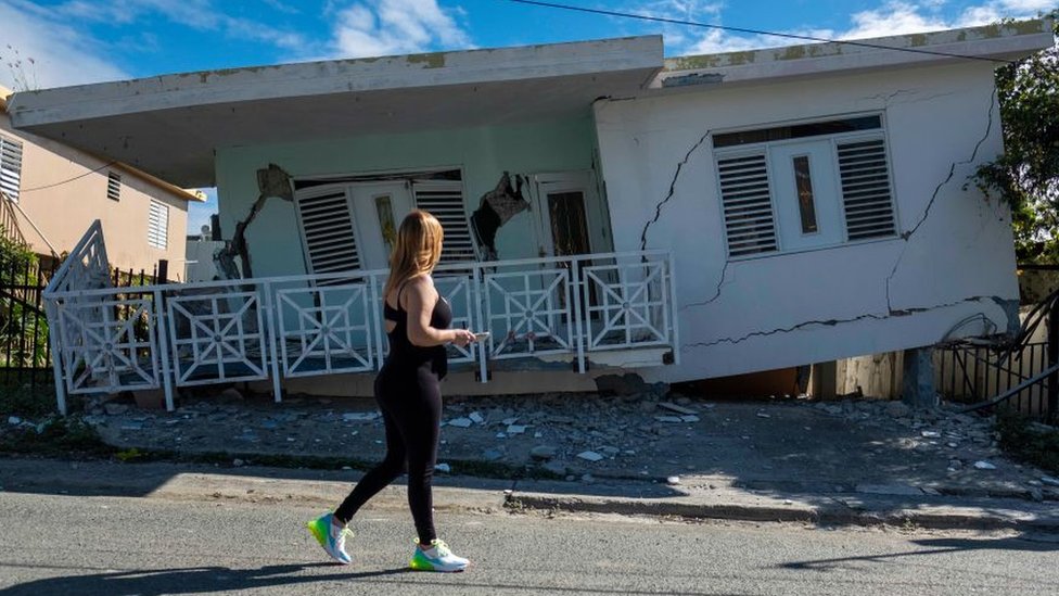 El temblor del lunes derrumbó casas en la región de Guánica, en el suroeste de la isla. GETTY