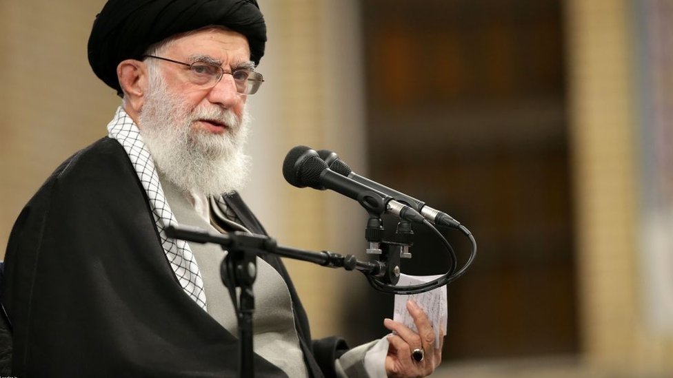 El líder supremo iraní, Alí Jamenei, anticipó que su país iba a responder por el asesinato de Soleimaini. OFICINA DE PRENSA DEL LÍDER SUPREMO DE IRÁN