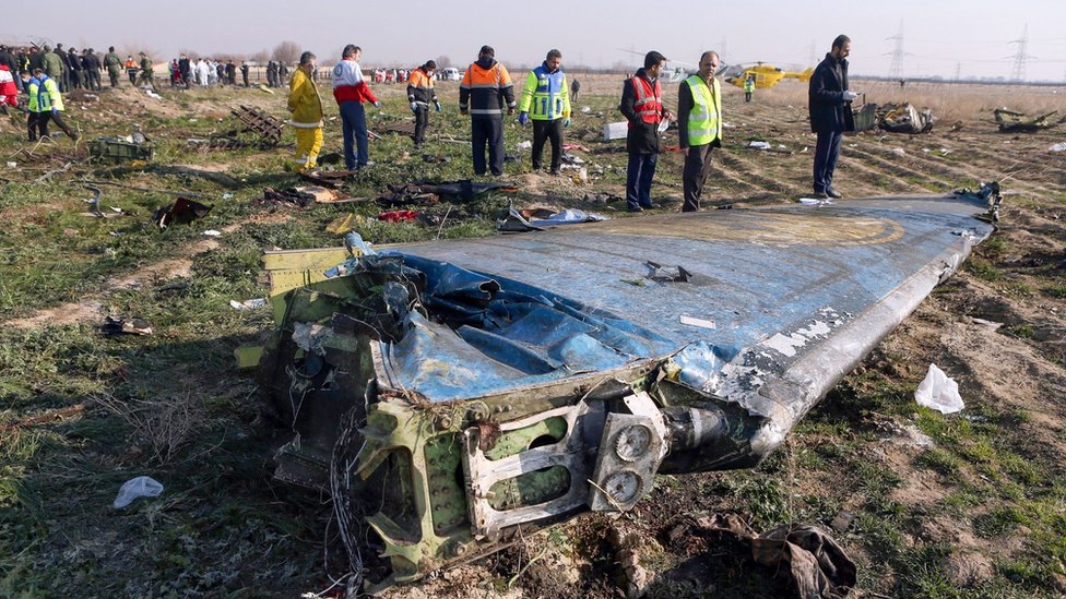 Durante los primeros tres días después del accidente, Irán negó que sus fuerzas armadas hubieran derribado el avión. (Foto Prensa Libre: AFP)