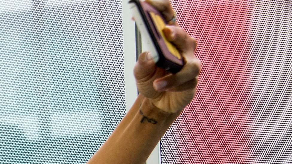 Una fundación en Reino Unido considera que los casos de engaños a menores es un preocupante problema. (Foto Prensa Libre: Getty Images)