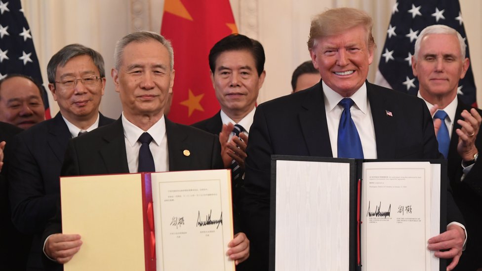 Trump presentó su acuerdo con China como el "más grande" que haya en el mundo. (Foto Prensa Libre: AFP)