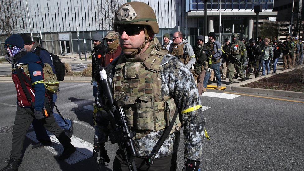 La protesta se hizo después de que el Congreso de Virginia propusiera leyes de restricción a portar armas. (Foto Prensa Libre: Getty Images)