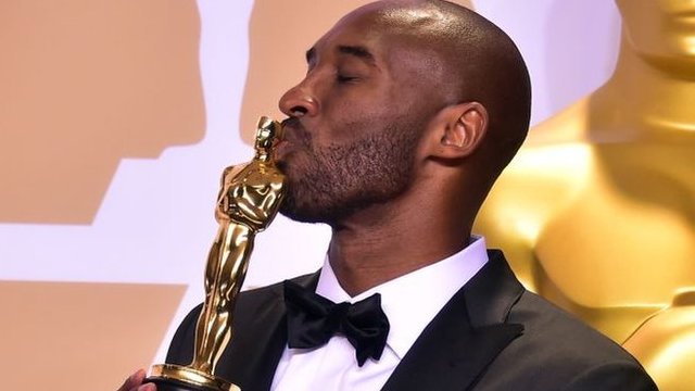 En 2018 la leyenda de la NBA recibió un Oscar por su cortometraje de animación "Querido Baloncesto". Foto:Getty Images